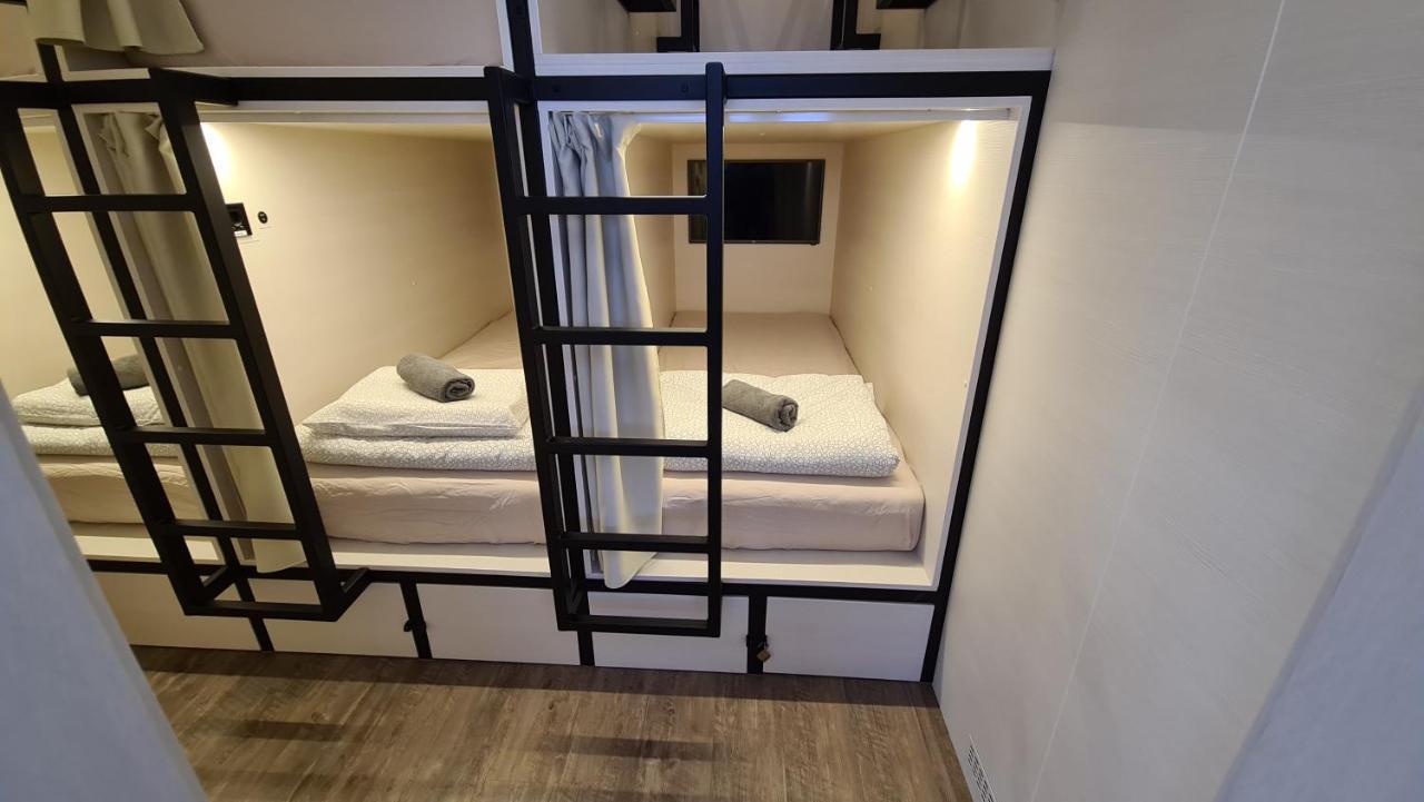 Cabin Hostel Любляна Экстерьер фото