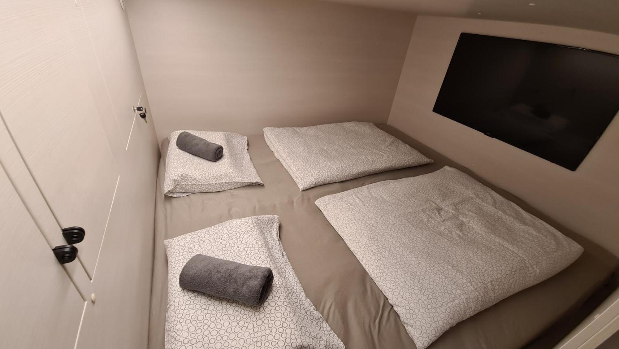 Cabin Hostel Любляна Экстерьер фото