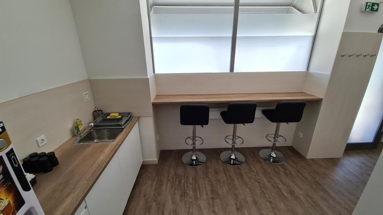 Cabin Hostel Любляна Экстерьер фото